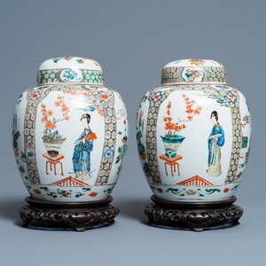 Een paar Chinese famille verte dekselpotten, Kangxi — foto 1