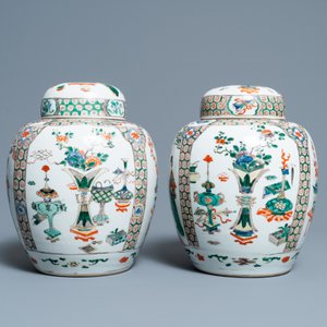 Een paar Chinese famille verte dekselpotten, Kangxi — foto 2