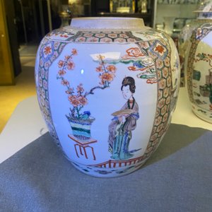 Een paar Chinese famille verte dekselpotten, Kangxi — foto 24