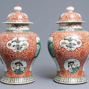 Een paar Chinese famille verte dekselvazen, 19e eeuw — foto 2