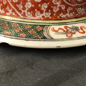Een paar Chinese famille verte dekselvazen, 19e eeuw — foto 7