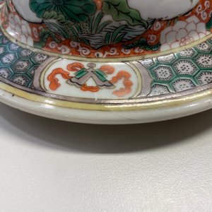 Een paar Chinese famille verte dekselvazen, Kangxi merk, 19e eeuw — foto 14