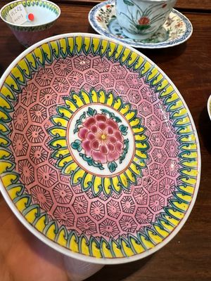 Een paar Chinese famille verte en een paar famille rose koppen en schotels, Kangxi/Yongzheng — foto 13
