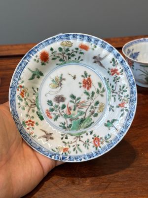 Een paar Chinese famille verte en een paar famille rose koppen en schotels, Kangxi/Yongzheng — foto 41