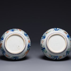Een paar Chinese famille verte-Imari kalebasvazen, Kangxi — foto 5