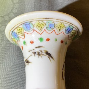 Een paar Chinese famille verte kalebasvazen, Kangxi — foto 11
