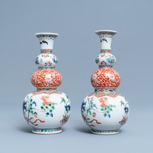 Een paar Chinese famille verte kalebasvazen, Kangxi — foto 3