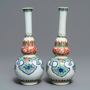 Een paar Chinese famille verte kalebasvazen, Kangxi — foto 4