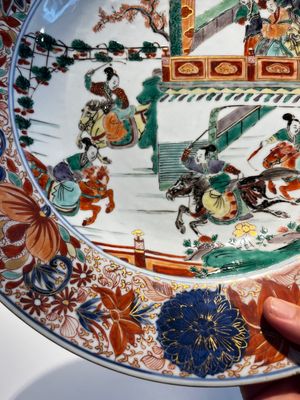 Een paar Chinese famille verte 'Keizer Yang' schotels, Kangxi — foto 11
