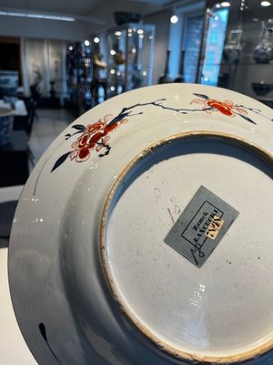 Een paar Chinese famille verte 'Keizer Yang' schotels, Kangxi — foto 14