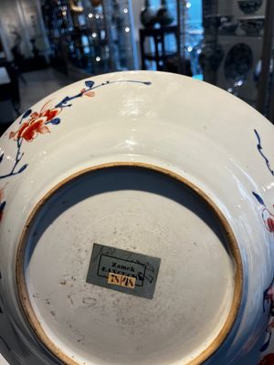 Een paar Chinese famille verte 'Keizer Yang' schotels, Kangxi — foto 7