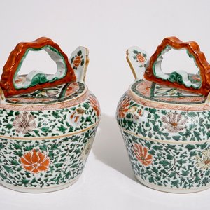 Een paar Chinese famille verte lijmketels, mog. voor de Vietnamese markt, Kangxi — foto 1