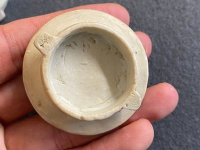 Een paar Chinese famille verte lijmpotten met deksels, Kangxi — foto 20