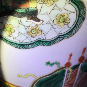 Een paar Chinese famille verte rouleau vazen, 19e eeuw — foto 16