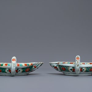 Een paar Chinese famille verte sauskommen met feniksen, Kangxi — foto 3