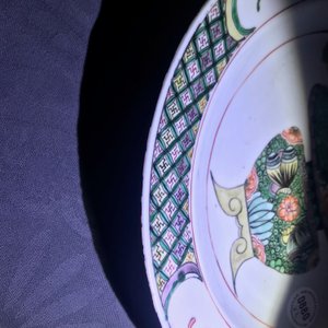 Een paar Chinese famille verte schotels met bloemenmanden, Kangxi — foto 14