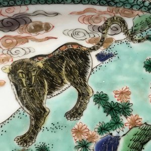 Een paar Chinese famille verte schotels met mythische dieren, Kangxi — foto 7
