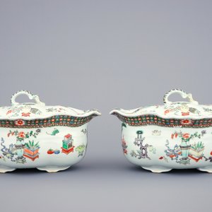 Een paar Chinese famille verte terrines met deksels op onderschotels, 19e eeuw — foto 6