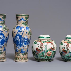 Een paar Chinese famille verte vazen en een paar gemberpotten, 19e eeuw — foto 1