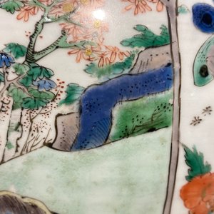 Een paar Chinese famille verte vazen met mythische dieren, Kangxi — foto 17
