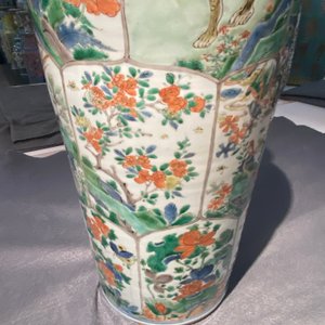 Een paar Chinese famille verte vazen met mythische dieren, Kangxi — foto 51