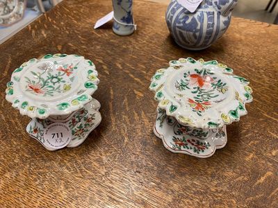 Een paar Chinese famille verte zoutvaten, Kangxi — foto 1