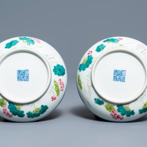 Een paar Chinese famillle rose schotels met kraanvogels, Daoguang merk en periode — foto 2