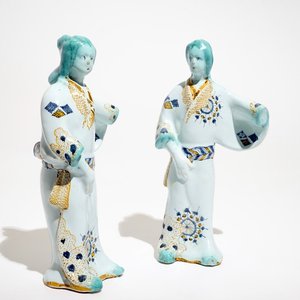 Een paar Chinese figuren in Franse faïence, Strasbourg, 18e eeuw — foto 1