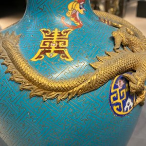 Een paar Chinese flesvormige cloisonné vazen met draken, 19e eeuw — foto 35