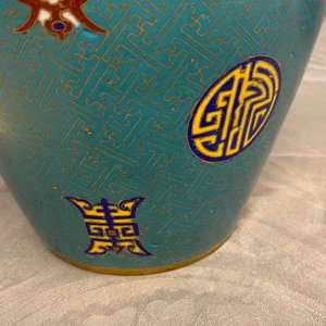 Een paar Chinese flesvormige cloisonné vazen met draken, 19e eeuw — foto 37