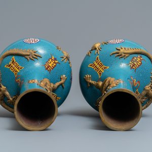Een paar Chinese flesvormige cloisonné vazen met draken, 19e eeuw — foto 5