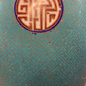 Een paar Chinese flesvormige cloisonné vazen met draken, 19e eeuw — foto 10