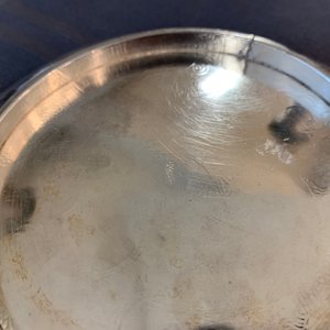 Een paar Chinese flesvormige cloisonné vazen, twee zilveren schoteltjes en een beker, 19/20e eeuw — foto 17