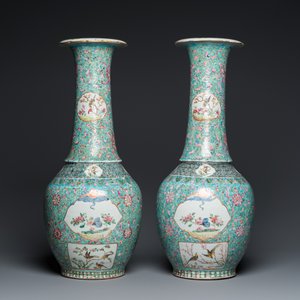 Een paar Chinese flesvormige famille rose vazen met turquoise fondkleur, 19e eeuw — foto 3