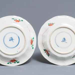 Een paar Chinese gelobde famille verte koppen en schotels, Kangxi — foto 3