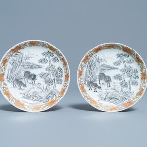Een paar Chinese grisaille en vergulde koppen en schotels met buffels, Yongzheng — foto 2