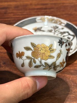 Een paar Chinese grisaille en vergulde koppen en schotels met fazanten, Yongzheng — foto 3