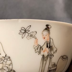 Een paar Chinese grisaille en vergulde koppen en schotels, Qianlong — foto 13