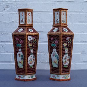 Een paar Chinese hexagonale ajour bewerkte dubbelwandige famille rose vazen, Yongzheng — foto 12