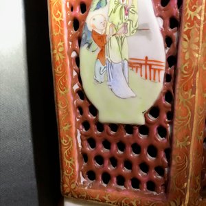 Een paar Chinese hexagonale ajour bewerkte dubbelwandige famille rose vazen, Yongzheng — foto 19