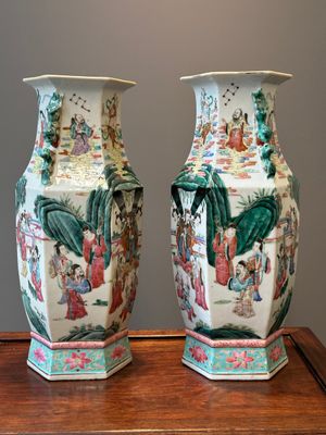 Een paar Chinese hexagonale famille rose vazen, 19e eeuw — foto 5