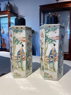 A pair of Chinese famille verte square tea caddies, Kangxi — foto 3