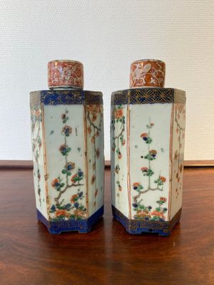 Een paar Chinese hexagonale famille verte theebussen, Kangxi — foto 3