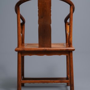Een paar Chinese huanghuali houten stoelen, Republiek, 20e eeuw — foto 13