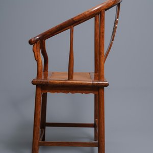 Een paar Chinese huanghuali houten stoelen, Republiek, 20e eeuw — foto 14