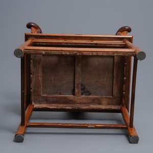 Een paar Chinese huanghuali houten stoelen, Republiek, 20e eeuw — foto 16