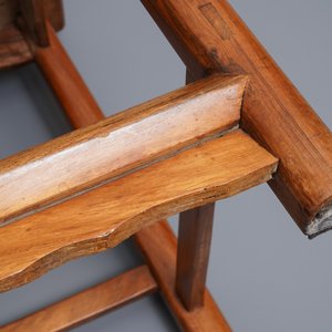 Een paar Chinese huanghuali houten stoelen, Republiek, 20e eeuw — foto 9