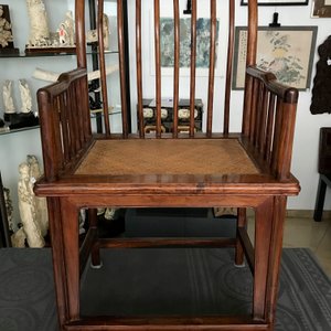 Een paar Chinese huanghuali houten stoelen, Republiek, 20e eeuw — foto 14