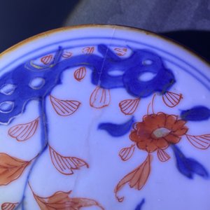 Een paar Chinese Imari-stijl dekselpotten met kylins en feniksen, Kangxi — foto 10