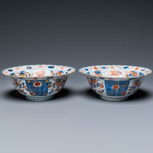 Een paar Chinese Imari-stijl kommen, Kangxi — foto 1